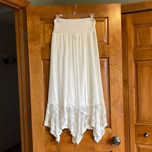 White maxi skirt with lace detail